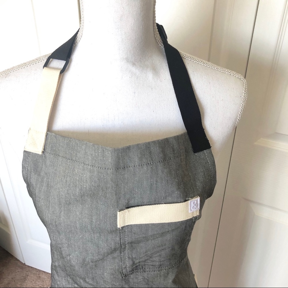 Hedley & Bennett Peppercorn Gray Classic Apron - Picture 7 of 8
